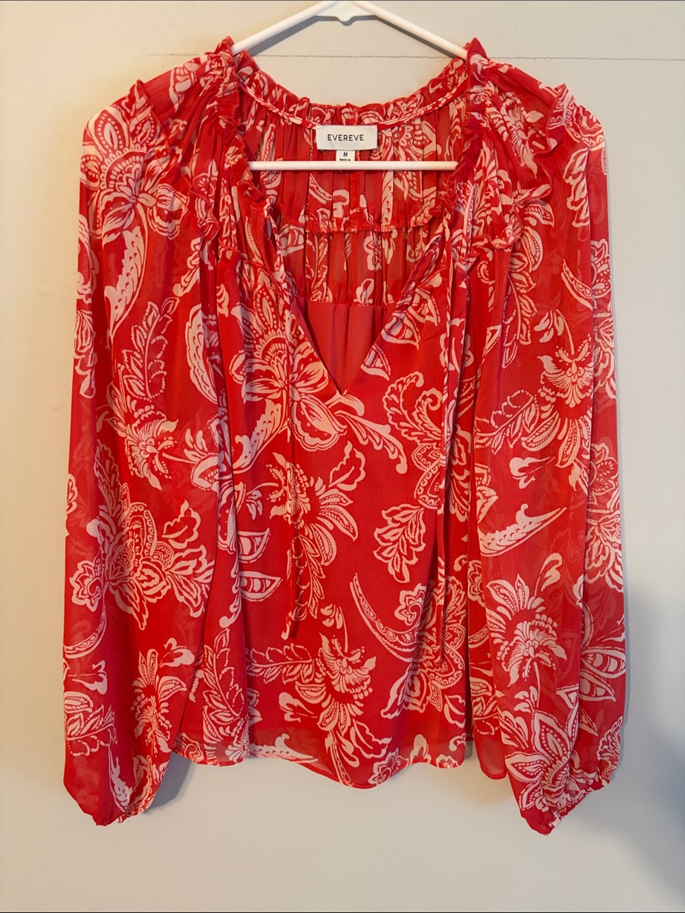 Evereve Red Paisley Sheer V-Neck Blouse/lined. Med. Tie neck. Elastic cuff.